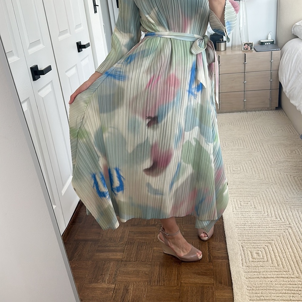 Gorgeous one of a kind flowy runway dress - Picture 2 of 6